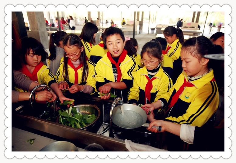 武汉乐农湖畔生态园野炊做饭洗菜