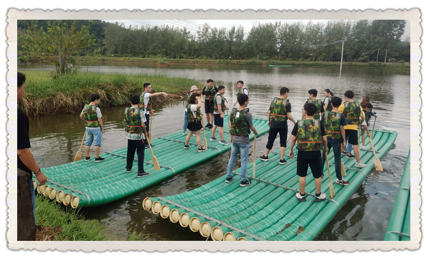 武汉乐农湖畔生态园武汉员工拓展水上竹筏