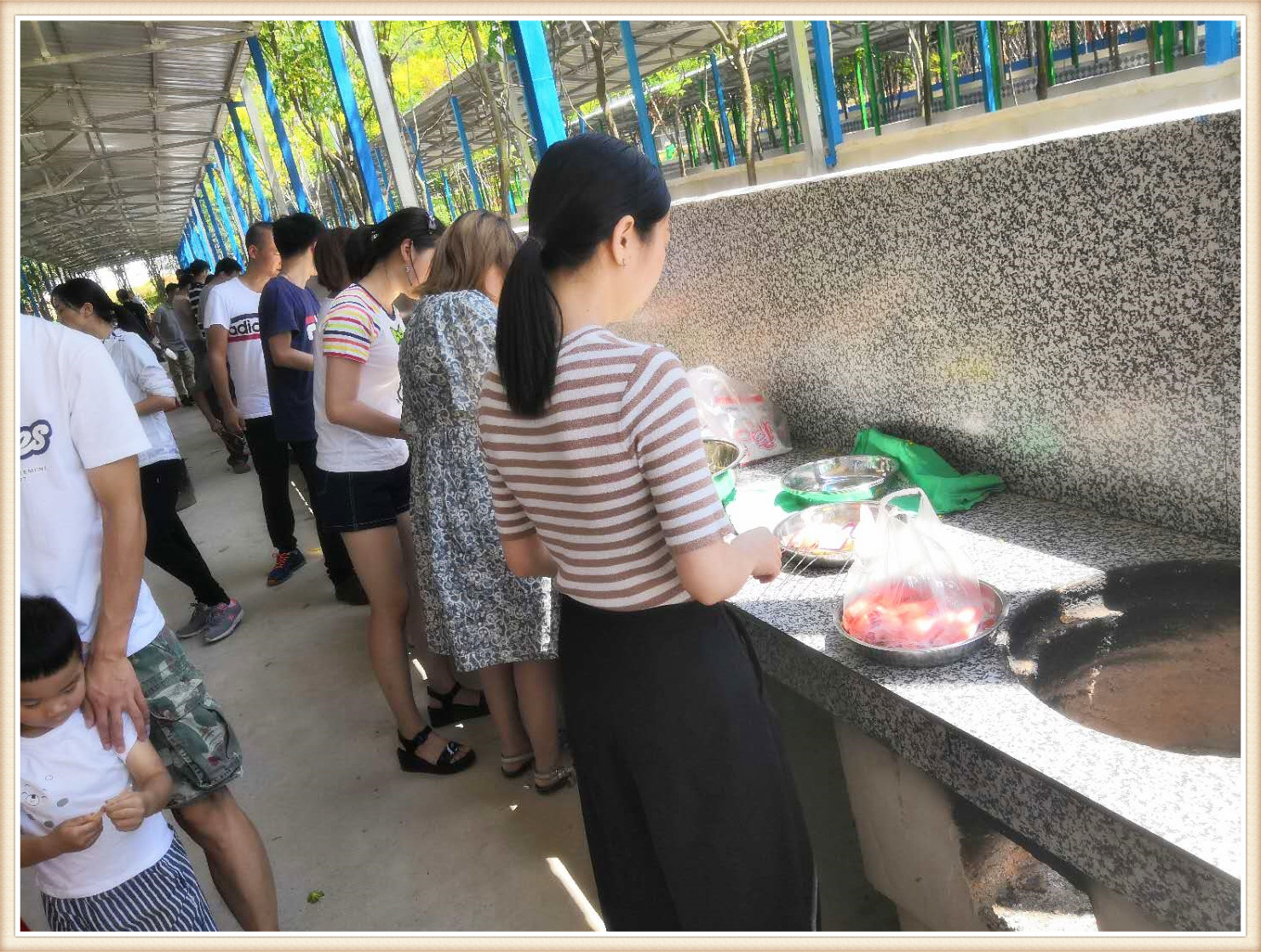 武汉农家乐乐农湖畔生态园野炊做饭