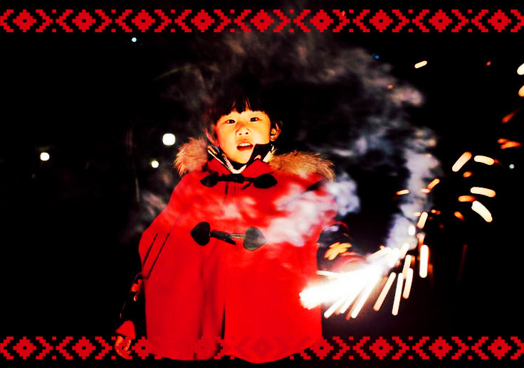 武汉学生春游放烟花