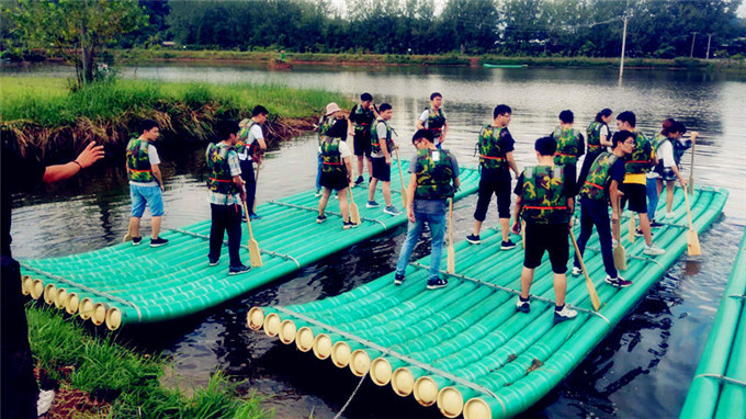 武汉员工拓展休闲水上竹筏