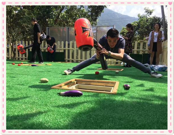 武汉学生出游真人打地鼠乐农山庄