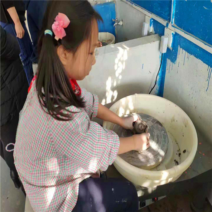 武汉乐农湖畔生态园学生出游陶艺