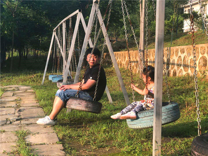 武汉亲子游乐农湖畔秋千